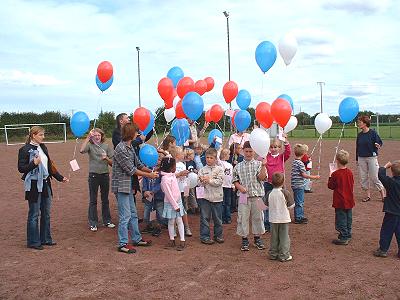 Luftballons steigen auf - Bild anklicken zum Vergrößern