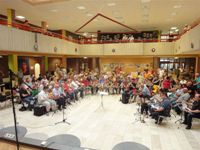 Abschlusskonzert für die 150 Teilnehmer der Sommerakademie der Egerländer Musikanten - Bild zum Vergrößern bitte anklicken