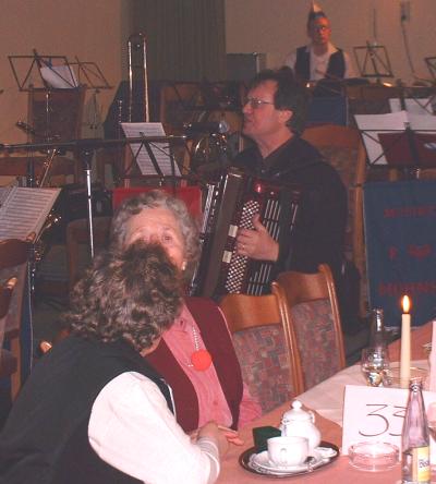 Joachim Bliß mit Akkordeon