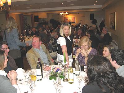 Jahresfeier 2010 des Musikzuges Möhnsen im Gasthof Hamester in Basthorst - Tisch mit Eltern vom JBO und Jugendvorstand