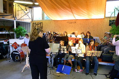 Jugendblasorchester Sachsenwald beim Sommerfest in der MTR Musikschule