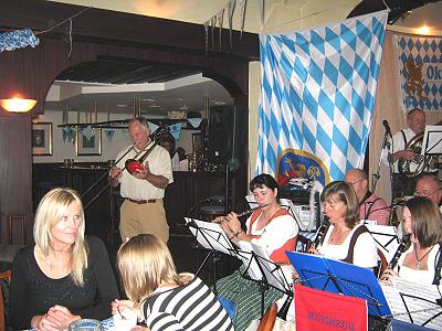 6. zünftiges Oktoberfest in Basthorst 2010 mit dem Musikzug Möhnsen -Reiner Morlock mit Posuane dabei  
