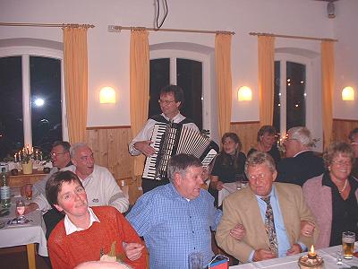 Weihnachtsfeier 2005 - Akkordeonspeler Joachim Bliß