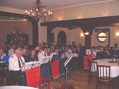 Weihnachtskonzert am 2. Advent in Basthorst mit Musikzug und Jugendblasorchester