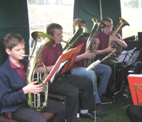 Jugendblasorchester der Möhnsener Musikanten in Fuhlenhagen beim Platzkonzert