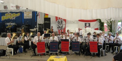Möhnsener Musikanten spielten auf dem Kreisfeuerwehrverbandstag 2014 in Breitenfelde 