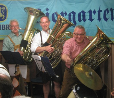 Die Möhnsener Musikanten spielten beim 10. Oktoberfest in Basthorst - Bild zum Vergrößern bitte anklicken